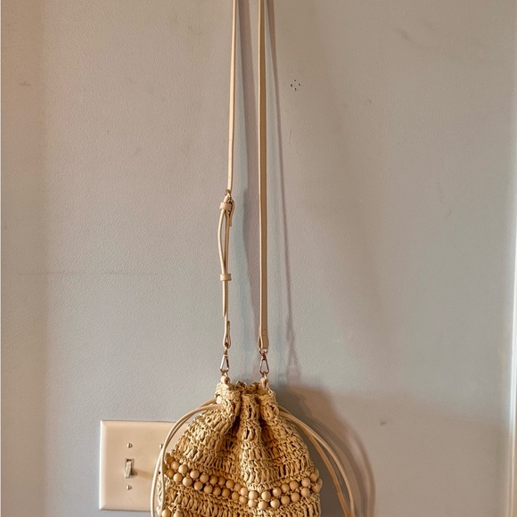 Universal Thread Beige Straw Drawstring Shoulder Bag with Wooden Beads - Picture 3 of 7